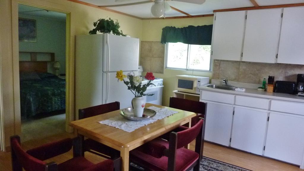 Silver Springs Cottage Resort Harcourt エクステリア 写真