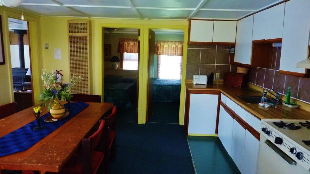 Silver Springs Cottage Resort Harcourt エクステリア 写真