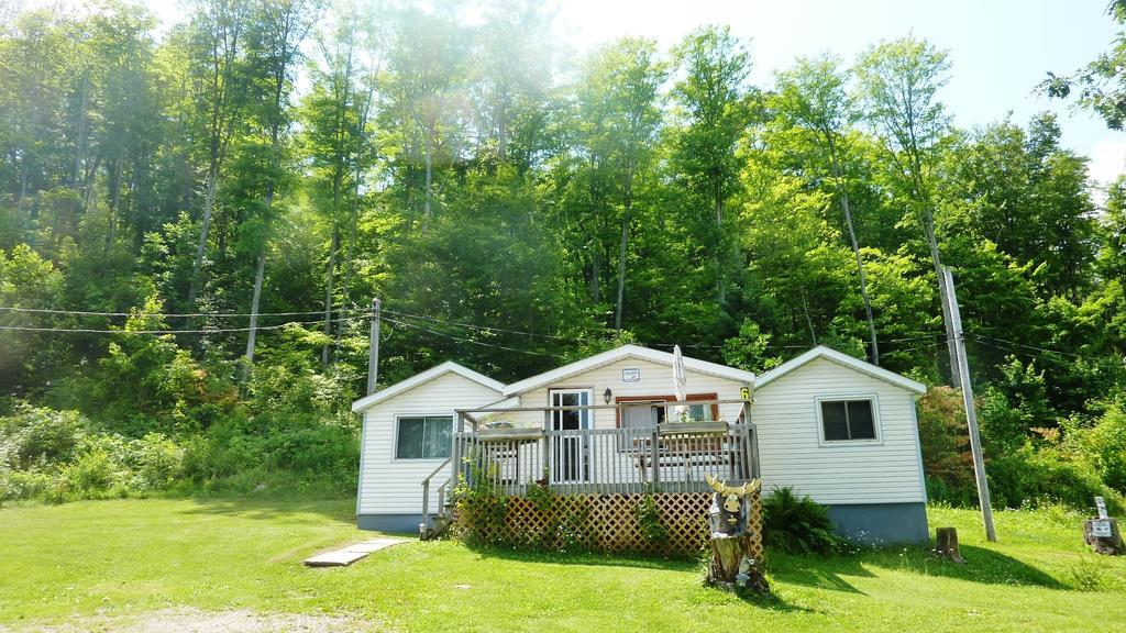 Silver Springs Cottage Resort Harcourt エクステリア 写真