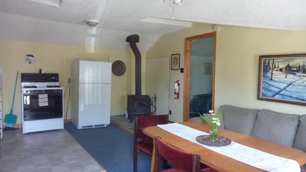 Silver Springs Cottage Resort Harcourt エクステリア 写真
