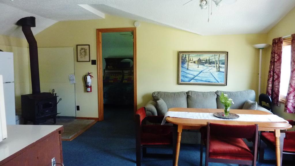 Silver Springs Cottage Resort Harcourt エクステリア 写真